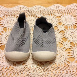 Baby shoes, grey and white slip on, 5" long